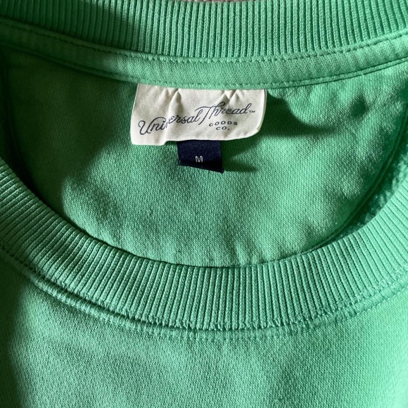 green crewneck - Picture 2 of 3
